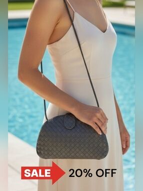 Lisette -NWOT, Black Crossbody Oval Purse Magnetic Closure, 3 Pockets, 1 Zipper